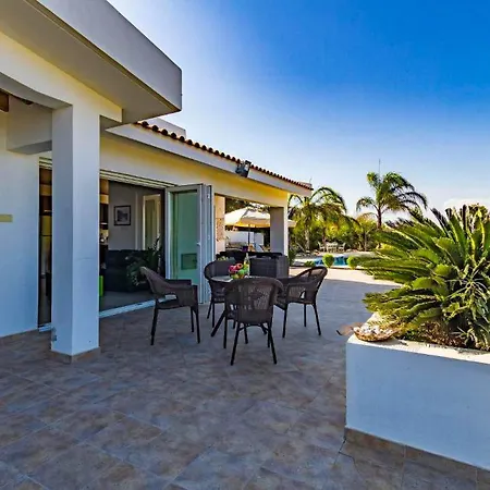 Marina Heights Vila *